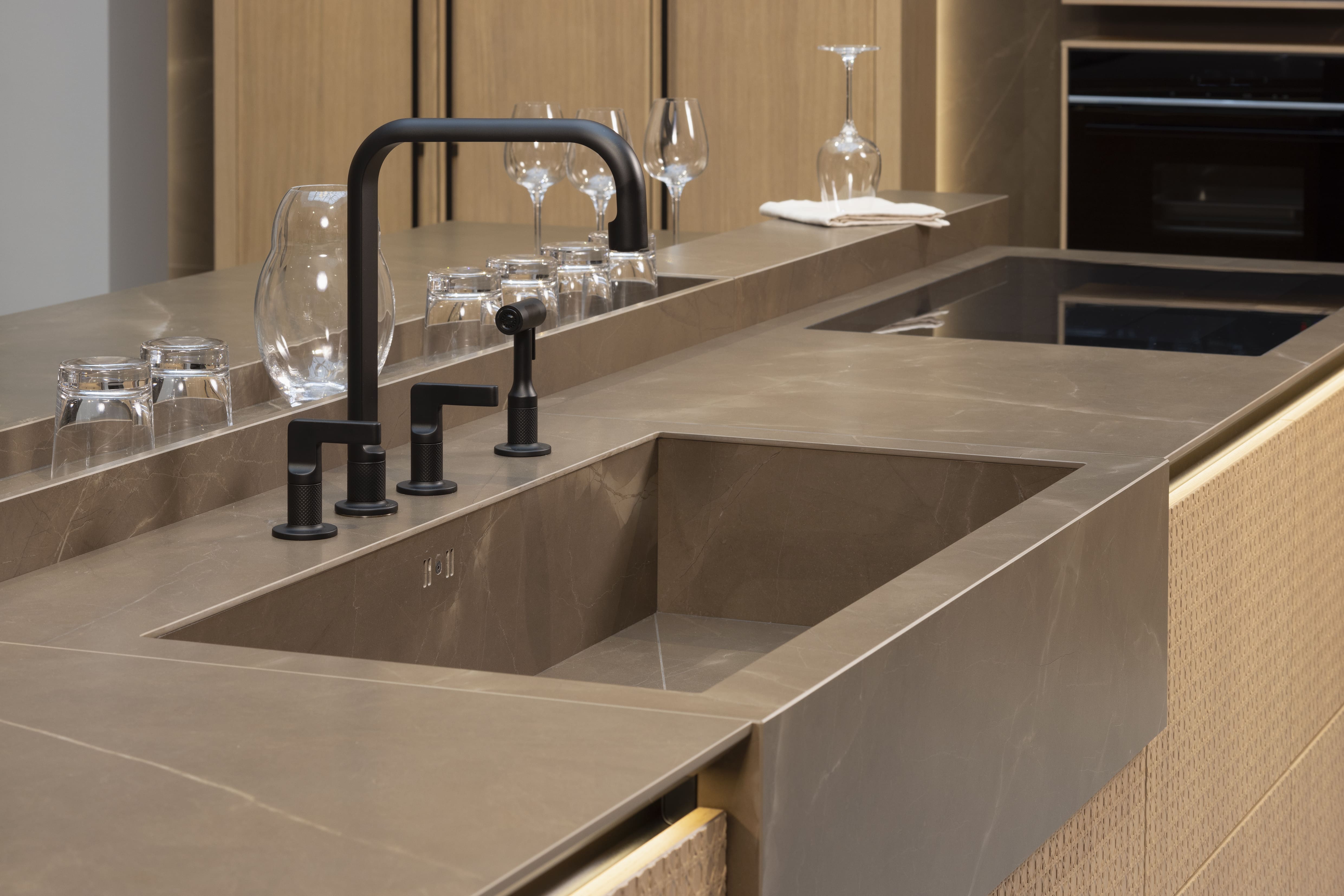 Spülstein in Arbeitsplatte eingelassen