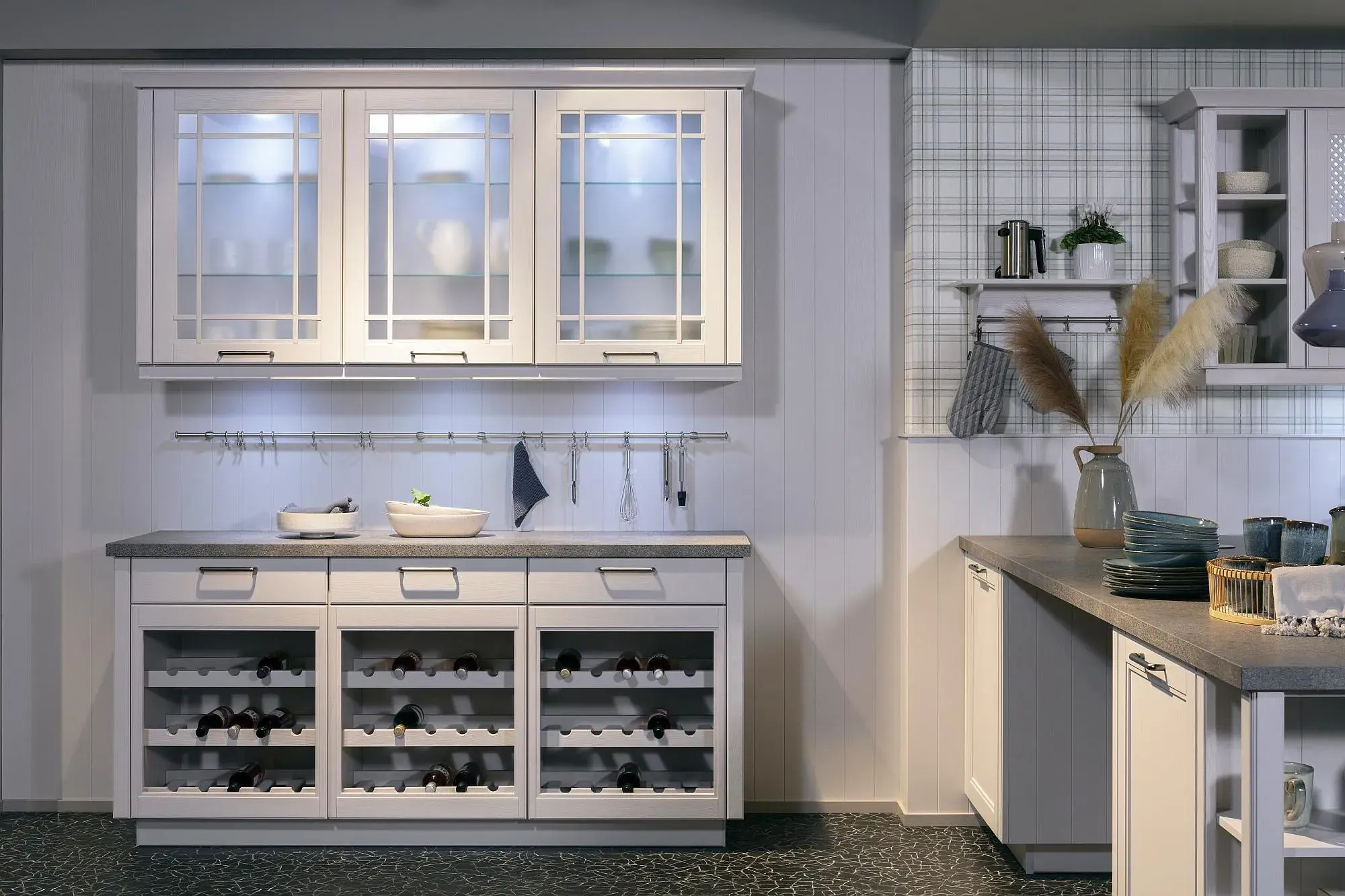 Landhaus Küche Nobilia Seidengrau Echtholz